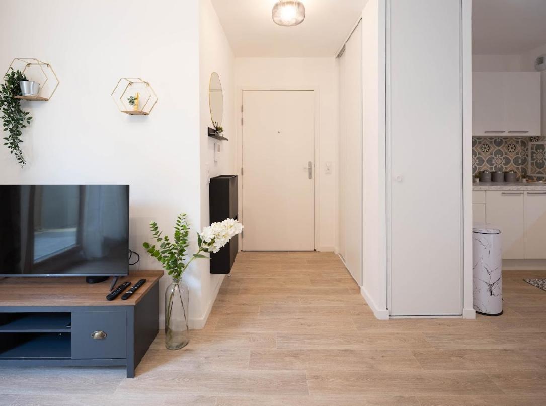 Sejour Unique A Pierrefitte Apartment Exterior photo
